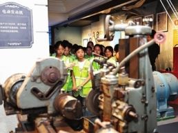“工会有爱 暑你最棒”——2025年上海工会夏令营研学活动顺利举行