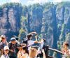 日本青年来湖南张家界研学交流 领略湖湘山水与文化之美