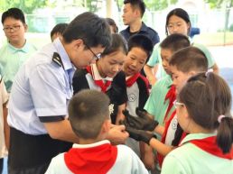 研学课走进上海市公安局普陀分局“公民警校”  学子体验别样研学