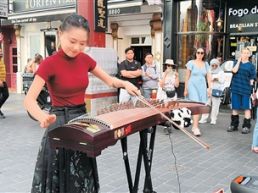 用民乐架起沟通之桥
