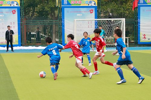 北京市“校园足球主题月”启动仪式在北京学校举行。北京教育融媒体中心供图