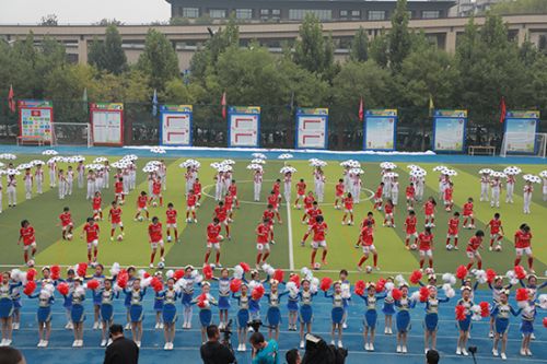 北京市“校园足球主题月”启动仪式在北京学校举行。北京教育融媒体中心供图