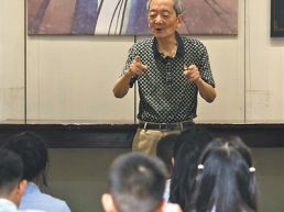 “哪怕只有一个学生，也要办下去”