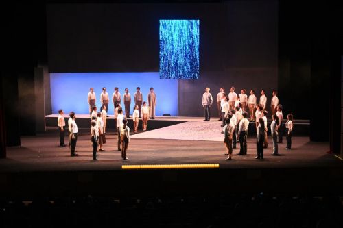 北京邮电大学精心创排大师剧《与光同行》首演。学校供图