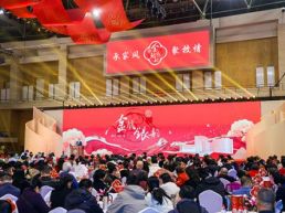 中国人民大学举行校友父母及校友金婚、银婚纪念礼