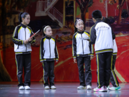 首师大实验小学原创校园剧《银杏树下》首演