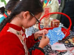 北医附小举办美育成果展 600余件作品集中亮相