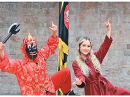 外国友人感受非遗魅力（环球掠影）