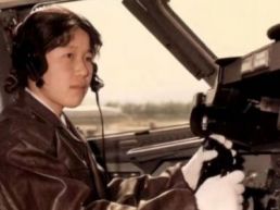 从话务员到“奶奶机长”：中国首位民航女机长底建秀的蓝天传奇