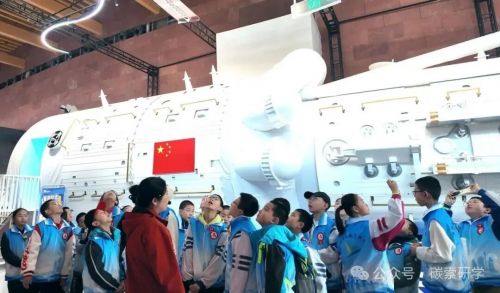 碳索研学熔铸家国情怀:“探索·知行之旅”新疆兵团二中小学部雪假国防科技教育实践活动顺利开展 图片