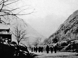 “立足大地办大学”