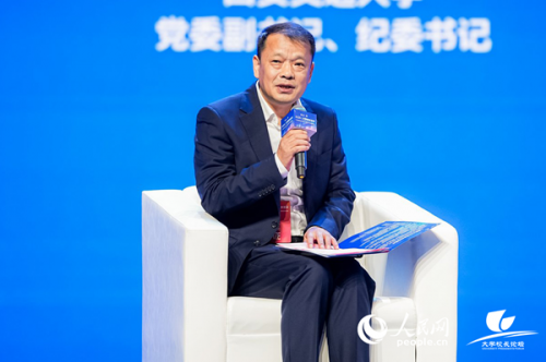 西安交通大学党委副书记、纪委书记马博虎出席论坛并发言