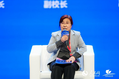 河北经贸大学副校长程瑞芳出席论坛并发言