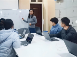 专业有深度 育人有温度——记郑州经贸学院专业带头人刘媛教授的育人实践与情怀