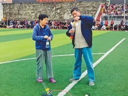 “魔法爷爷”和“知心奶奶”携手支教（守望）