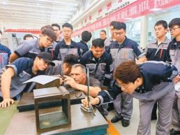 做职教“摆渡人” 拓中企“出海路”