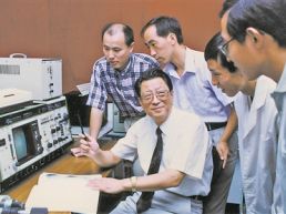 “我最高的头衔不是院士，是老师”