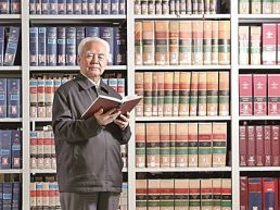 “培养学生，是我一生中最大的乐趣和成就”