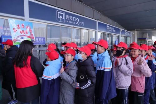 3月1日开学，学生们却坐火车去了这里……