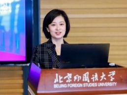 “从事外交翻译多年，我最后还是拥抱了文学！”
