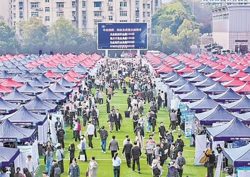 图为华中科技大学春季供需见面会现场。 受访单位供图