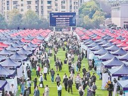 华中科技大学举行毕业生春季供需见面会
