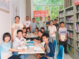 跨越近两千公里 一颗橙子牵起两地书香