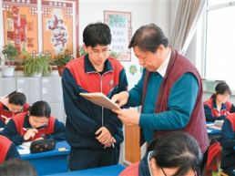 把讲台搬到边疆中学