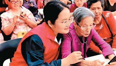 学AI，当一名“年轻老人”（“融”观中国）