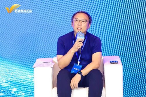 天津轻工职业技术学院党委副书记、副院长李子铮