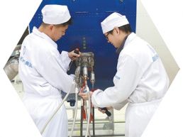 科技创新一线书写青春华章