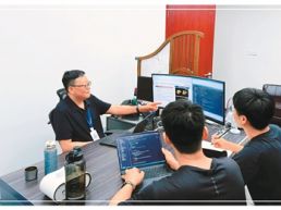 让机器人在仿真里“长大”，再走进现实（千行百业看海归）