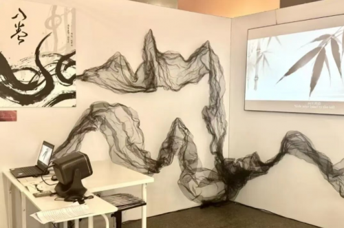 “聚光绘影”毕业作品联展举办。校方供图
