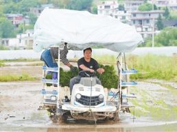 “读书见世面，就是为了更好建设家乡”（产业里的年轻人）