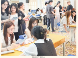黄仁勋预言成真：英语专业正在“蹂躏”计算机？答案藏在广西这所大学里