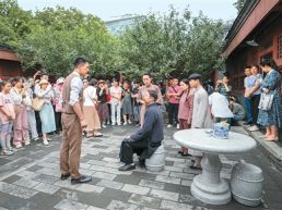 院落作舞台，剧作《守常先生》让红色故事活起来