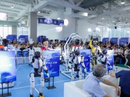 浙江省首个“机器人学校”在杭州开学