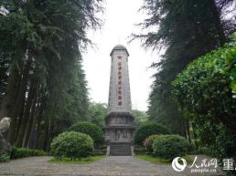 一碑藏忠魂 薪火代代明