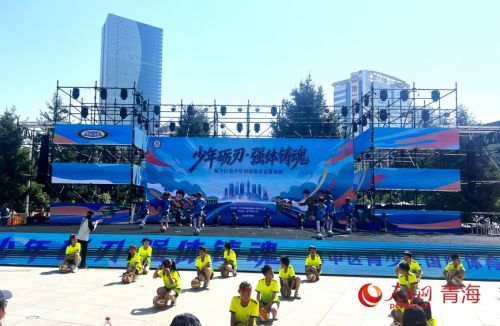 暖场表演。人民网记者 甘海琼摄