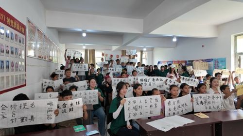山东大学“推普兴疆·同音筑梦”实践队走进新疆。校方供图