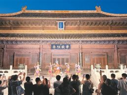 走进公园，与艺术相遇