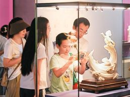 德化瓷艺术展亮相海南省博物馆