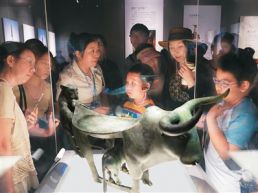 云南昆明：数智赋能观展