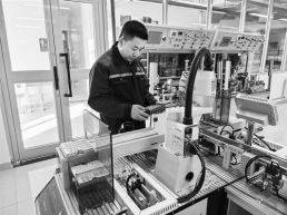 以赛促教，锻造工业机器人“技能尖兵”