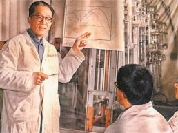 一块氟橡胶，一份国之重托