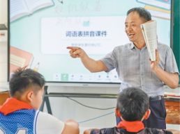 坚守，在落松地小学