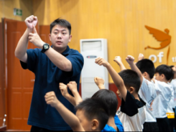 马超群：把“普通小孩”托举成人生主角