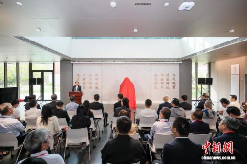 在著名社会学家、中国人民大学原副校长郑杭生九十周年诞辰之际,“社会运行论”标识性概念·原创性理论发布与研讨会暨郑杭生铜像揭幕仪式近日在中国人民大学通州校区举行。(校方供图)