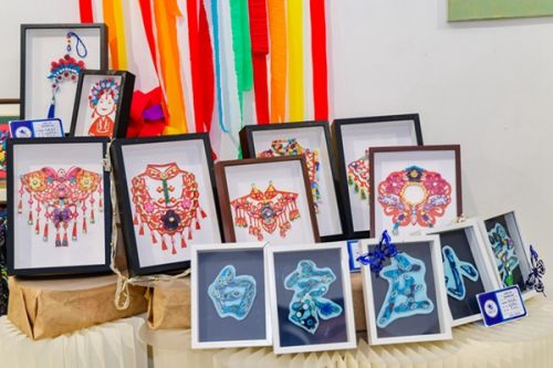 白家庄小学建校70周年综合美育成果展。人民网记者孙竞 摄